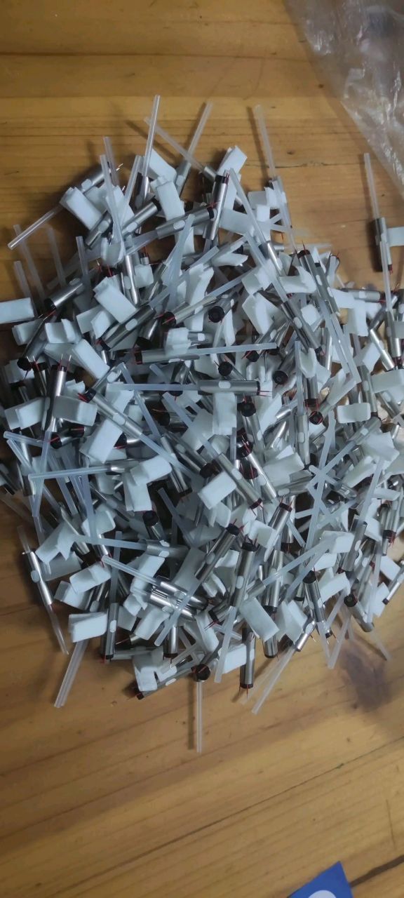 最近闲的慌,拿了一点手工活回家做.从下午四点做到晚上八点.