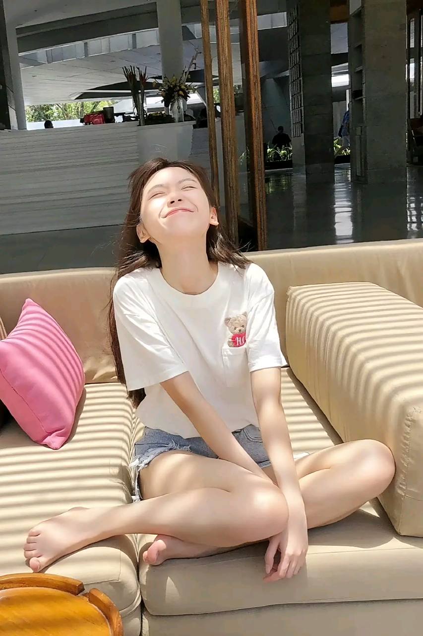 "半藏森林"纯欲风写真,她的笑容真的很甜美很治愈