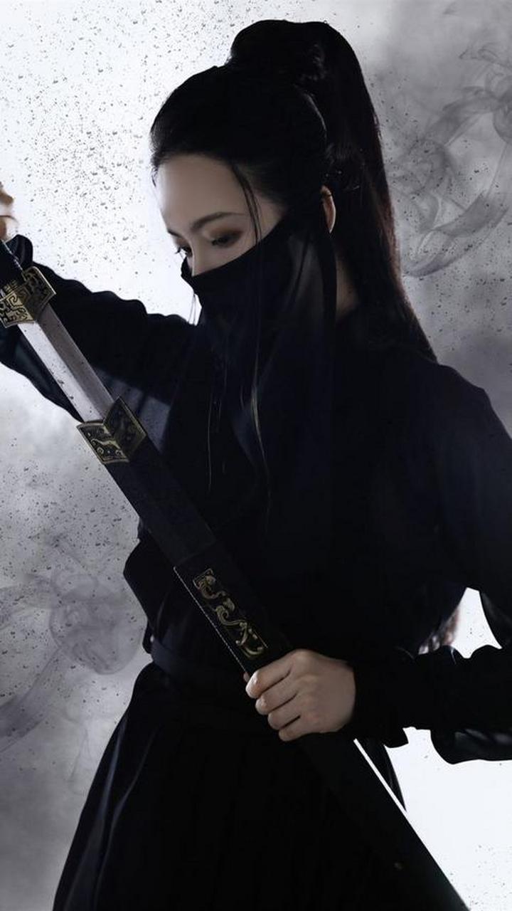 同样是蒙面大侠,为什么影视剧里我国蒙面大侠蒙嘴巴鼻子,西方侠客蒙
