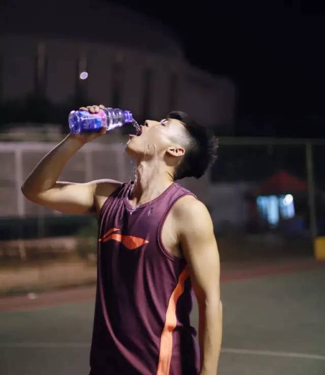 郑州大学篮球体育生王晨曦最新私照