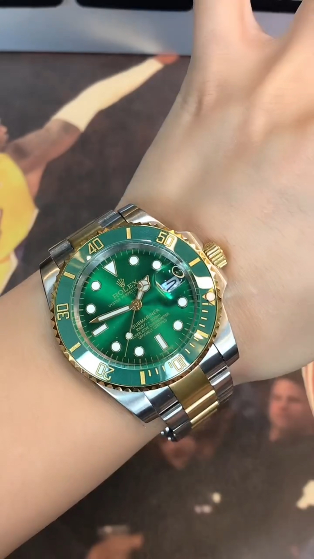手表劳力士间金绿水鬼闪闪发光