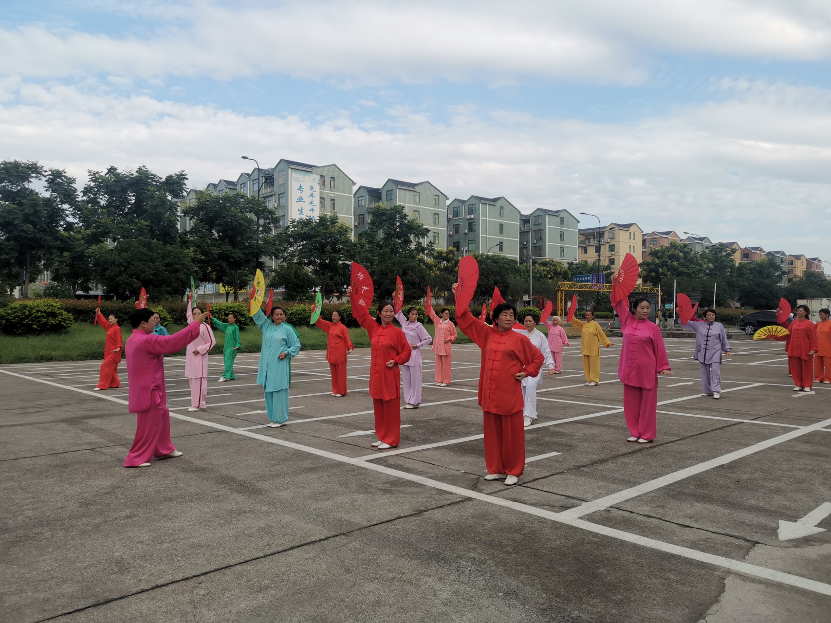 浙江大唐轩德太极养生俱乐部太极扇教学