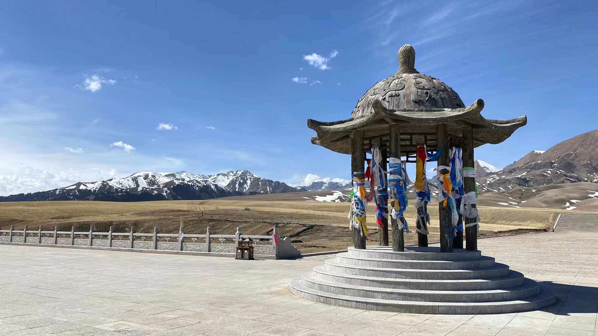 赛里木湖点将台