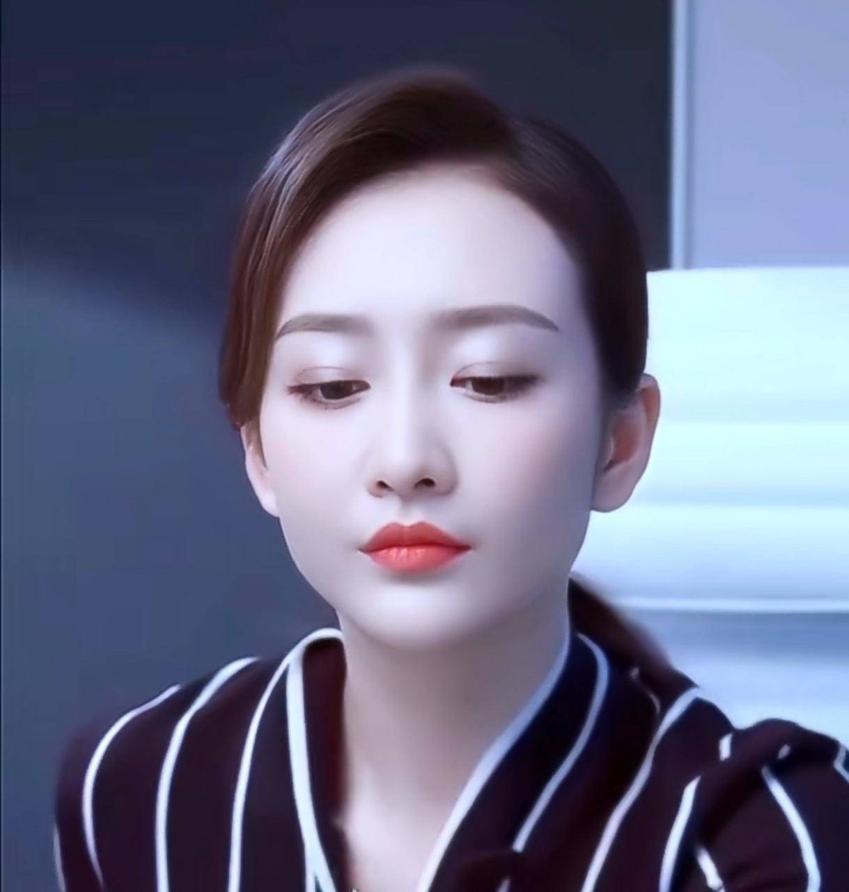 美女# 气质女神王鸥,标致的东方美人脸,迷人的双眼皮大眼睛,性感艳丽