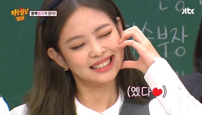 粉墨美榜1位,jennie开心晒照苹果肌比心,朴彩英短裙秀长腿蚁腰