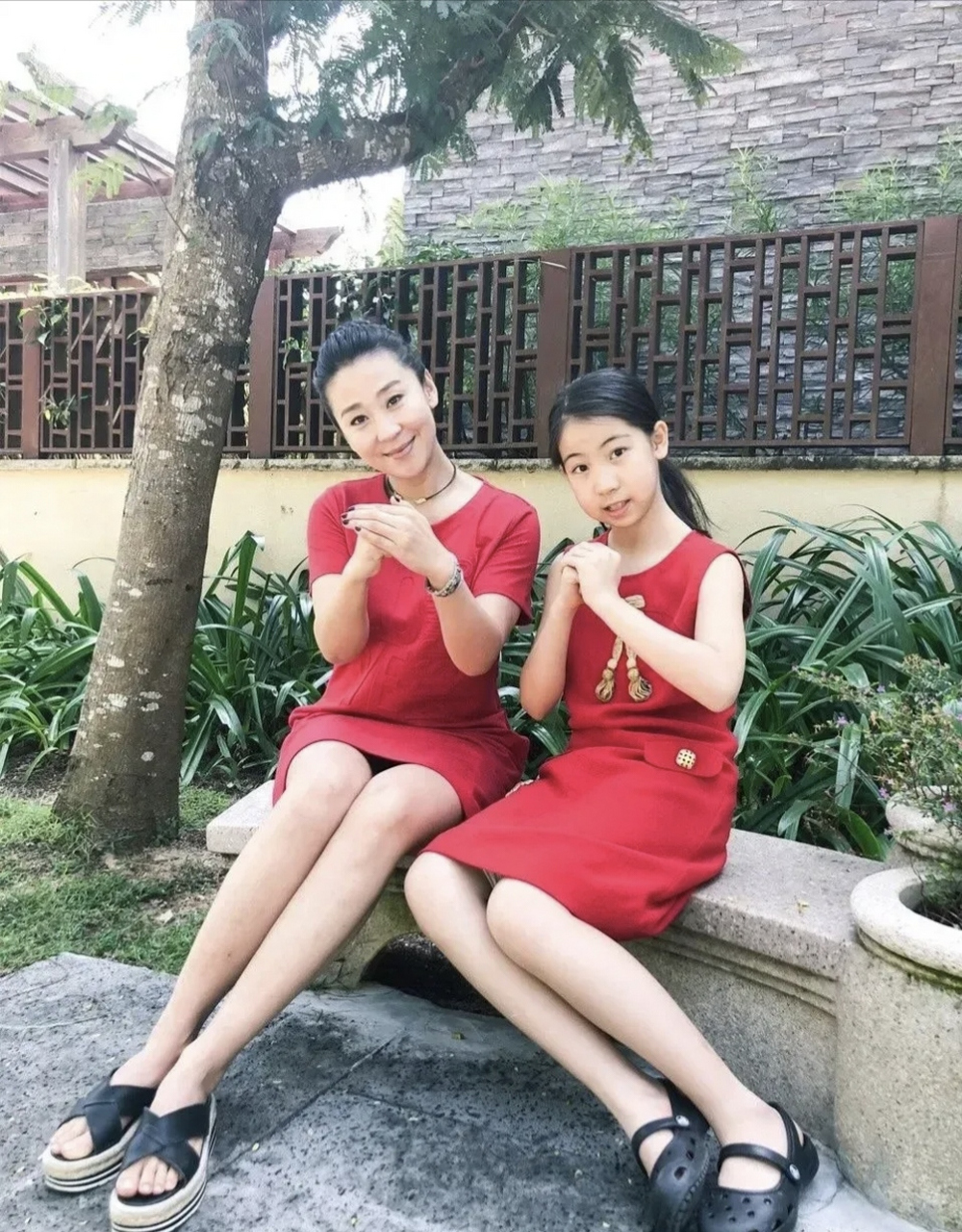 苗圃一家四口外出游玩!
