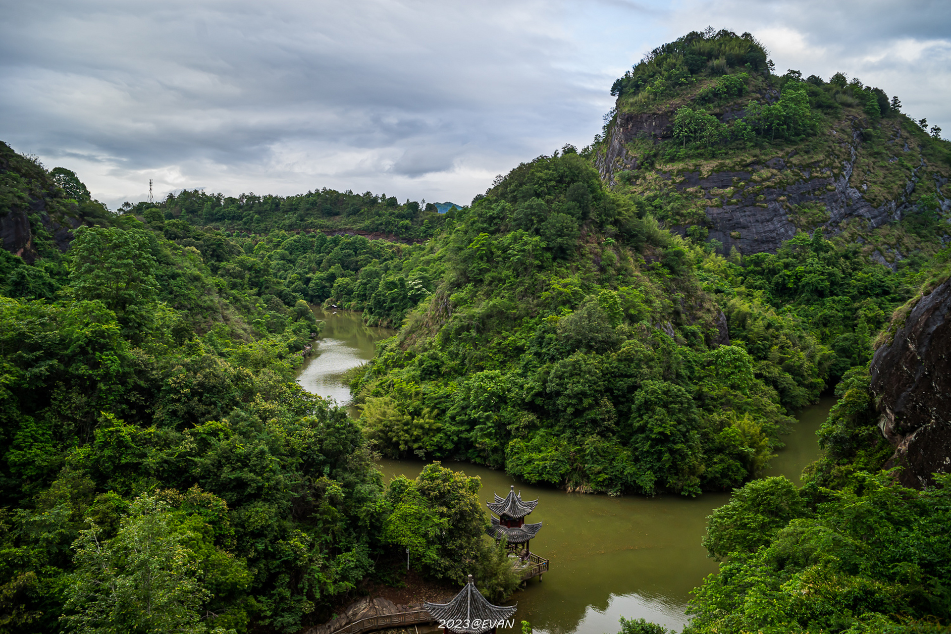 秀丽别致的小城风景,梅州大河背～ 大河背风景区位于梅州平远,以"水上