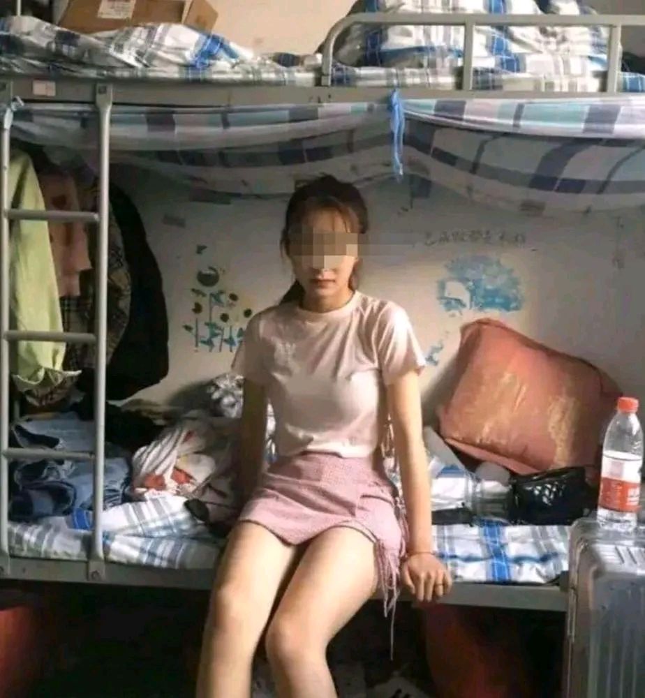 女生宿舍夏天走光女生宿舍内衣女生宿舍内衣尴尬女大学生偷情内衣酒店