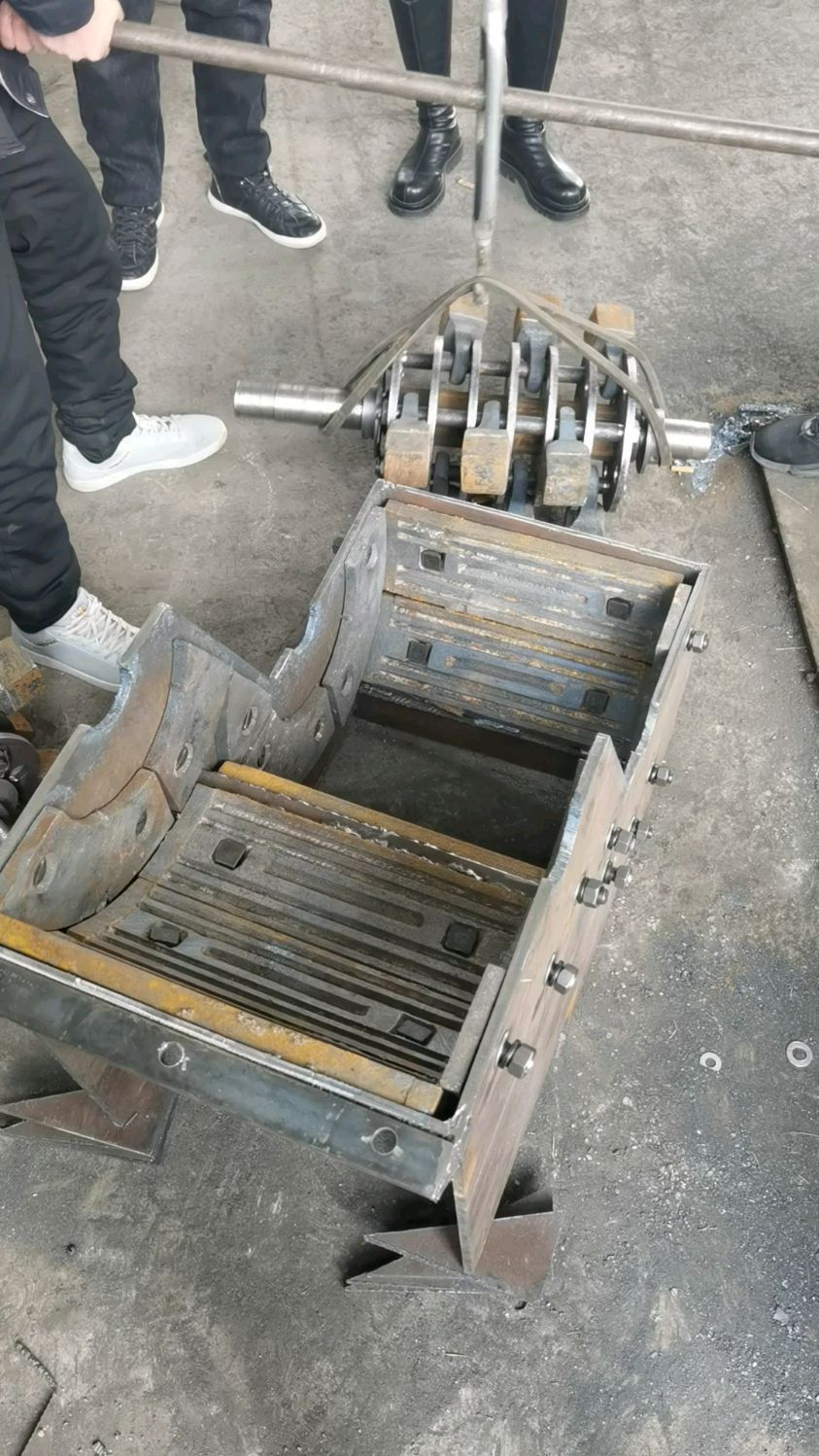 双级粉碎机安装内部结构