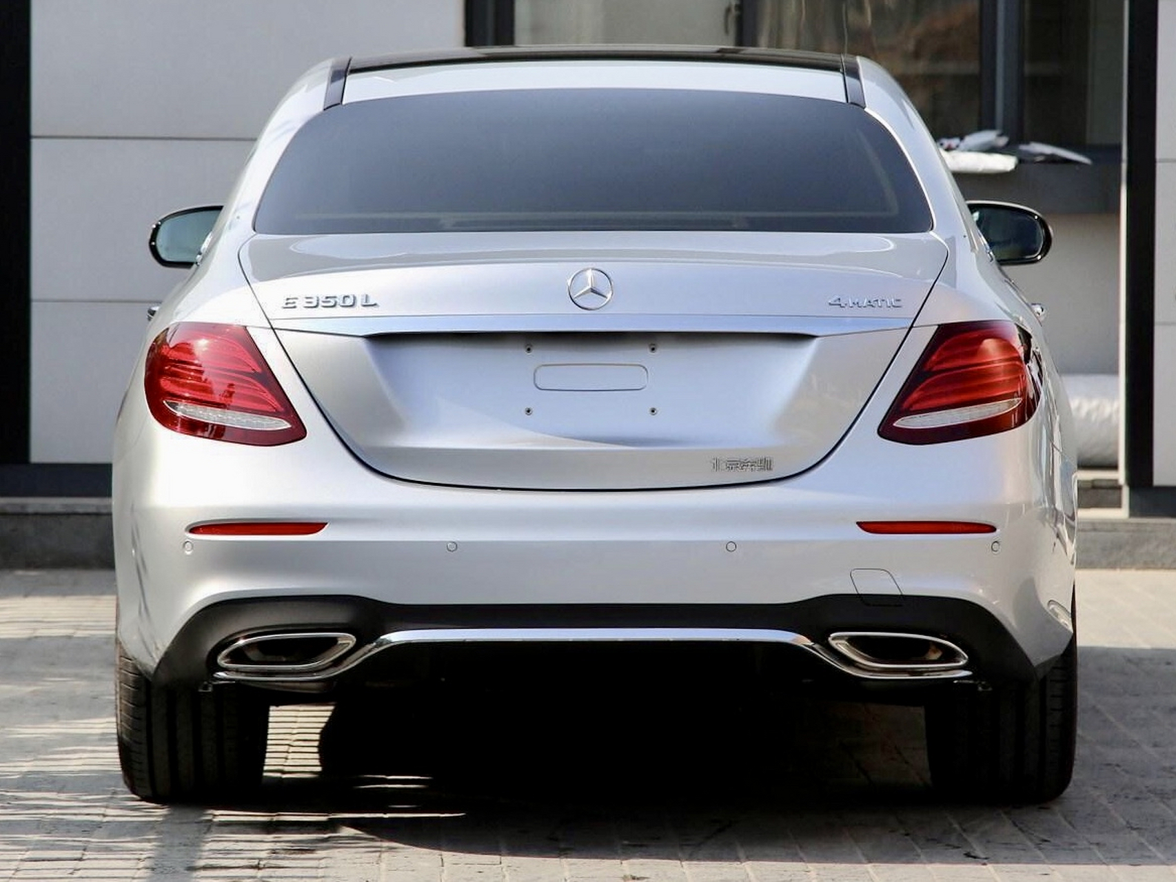 分享几款不同时间段的奔驰e级轿车尾部照片,有何感想?