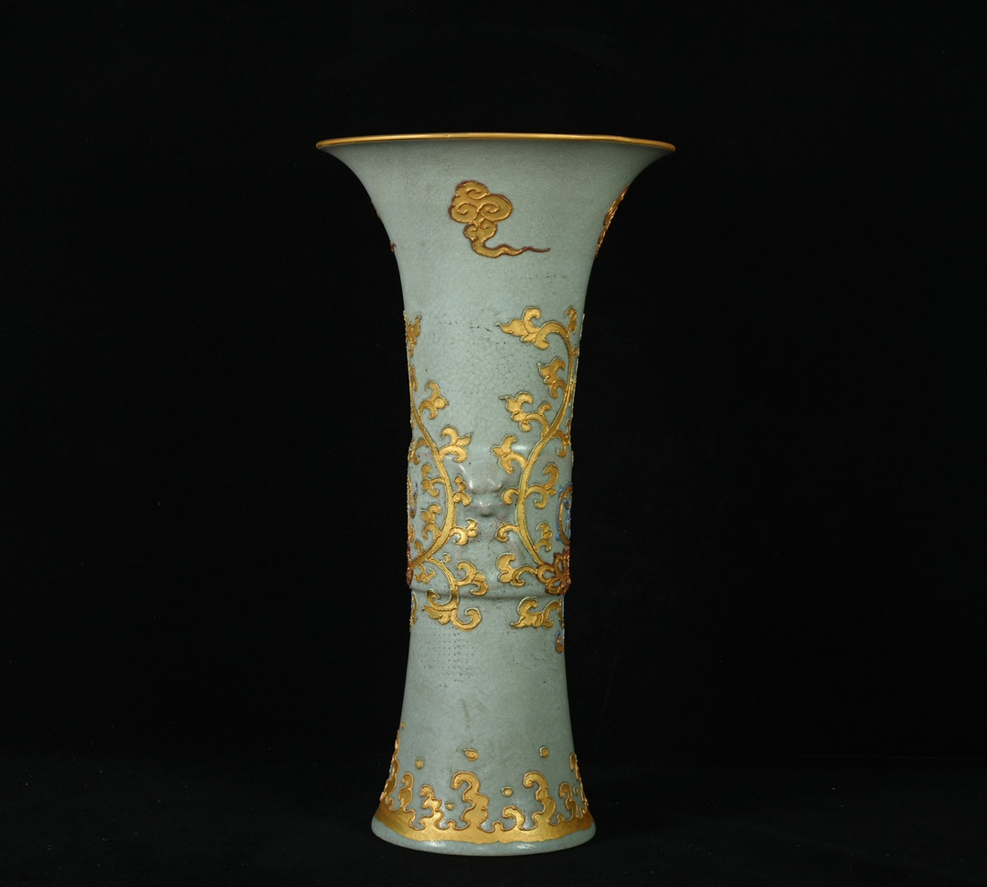 宋汝窑沥粉堆金双鱼纹花觚,高29×15厘米