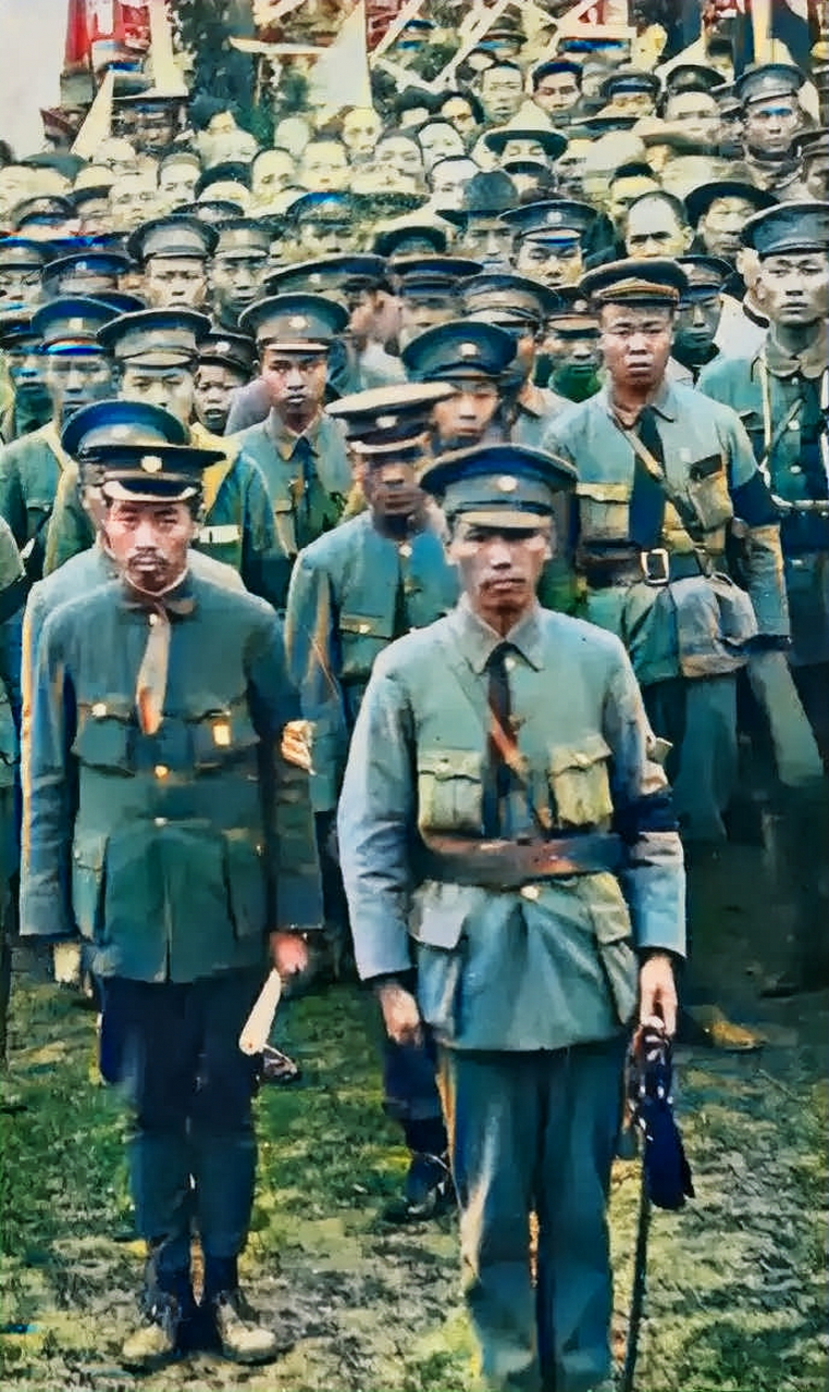 黄埔军校首任政治部主任与校长中正的合影