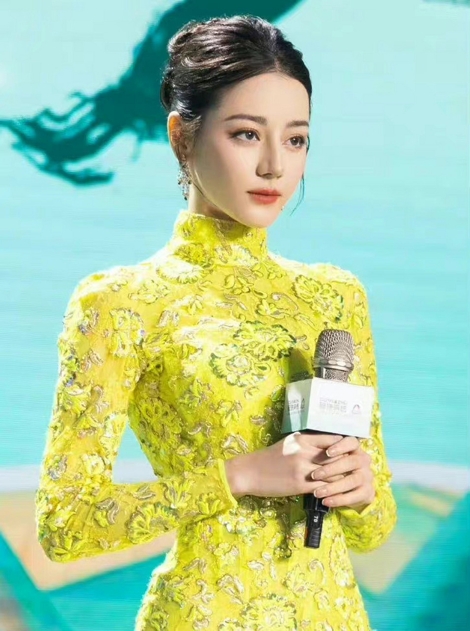 迪丽热巴只要不留两搓龙须刘海都超美