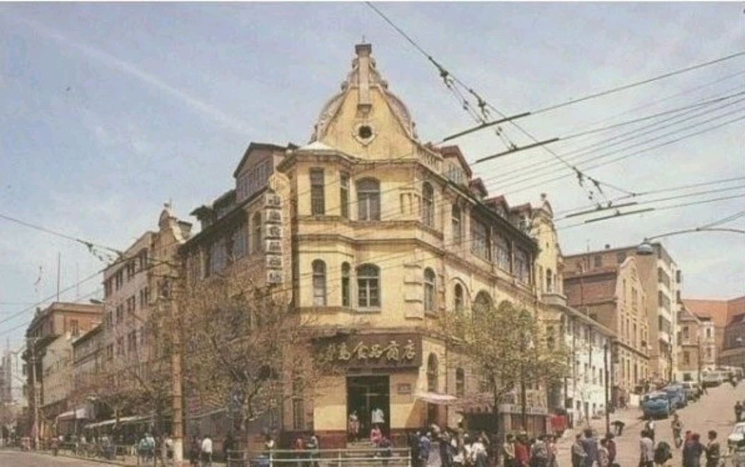 山东青岛老照片,80年代城市风貌,街头景象流出!看看有多迷人