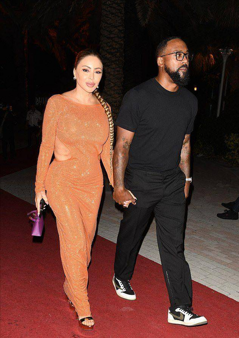 她是前职业篮球运动员斯科特·皮蓬的前妻,也是一位社交名媛和电视