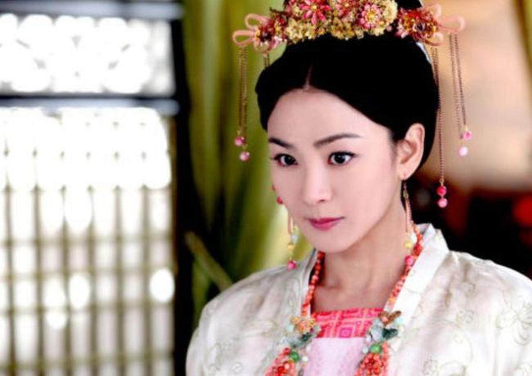 洪小铃官宣与张天霖正在恋爱中 昔日好友升级为恋人  洪小玲还是很