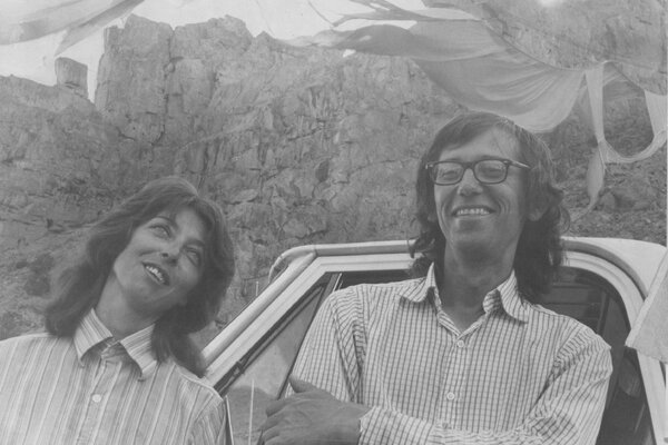 1972年,科罗拉多州赖福尔峡谷上约23226平方米的《山谷幕帘》被狂风严重毁坏。克里斯托和让娜-克劳德似乎依然无所畏惧。