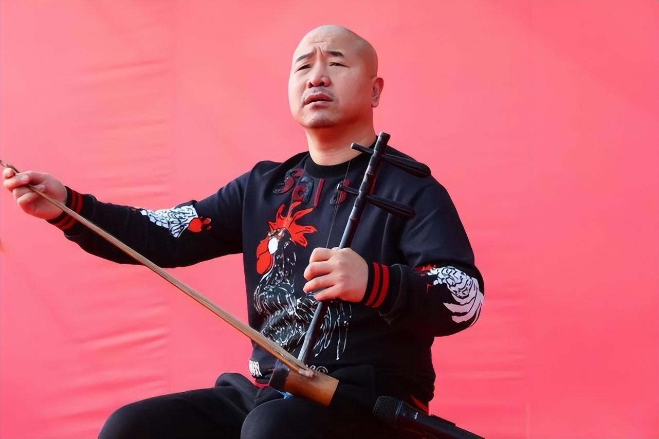 王小利:与相伴7年的发妻离婚后,转身娶小11岁李琳,终获幸福