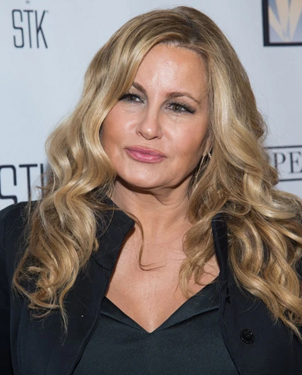 詹妮佛·库里奇(jennifer coolidge),1961年8月出生于美国波士顿马萨