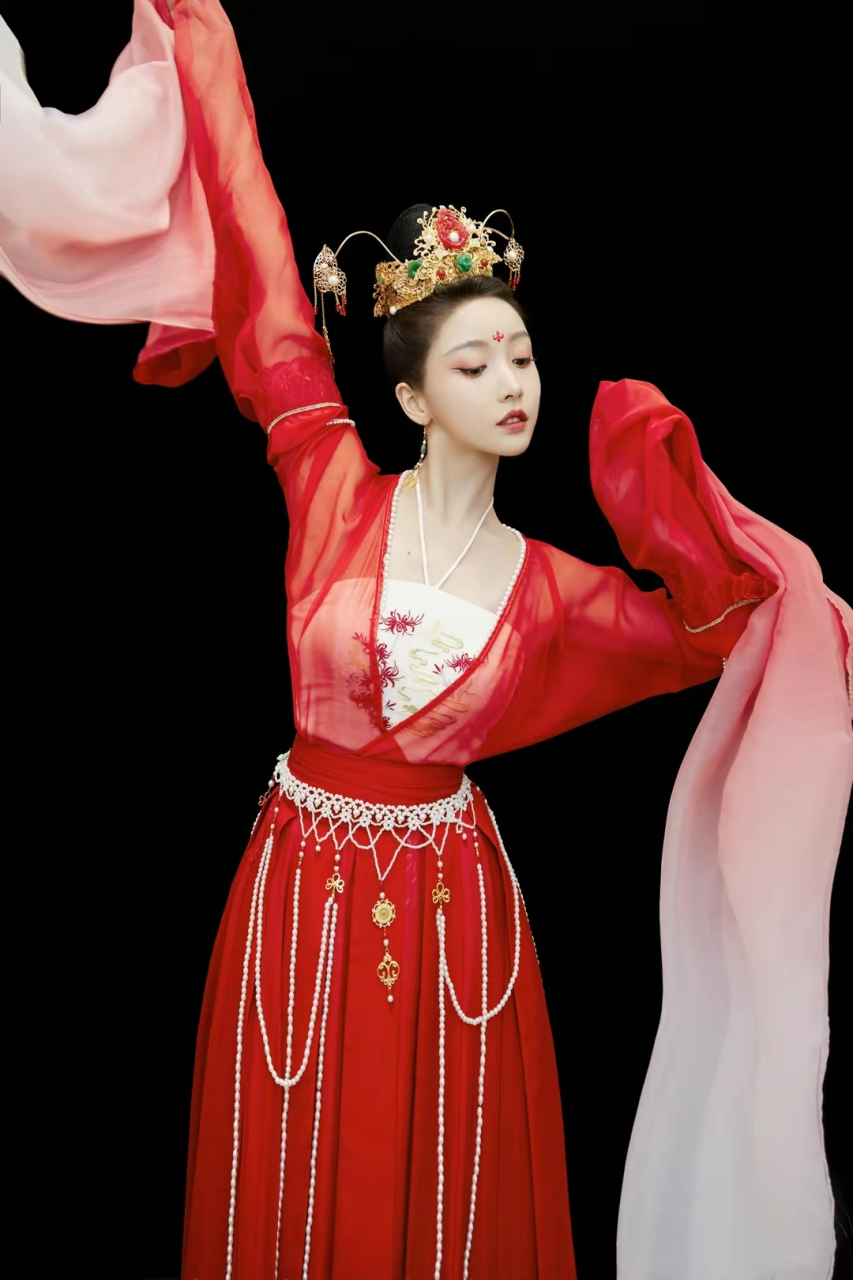 姜贞羽一袭红衣飘飘起舞,让人眼前一亮#你心中的古装女神#娱乐大赏