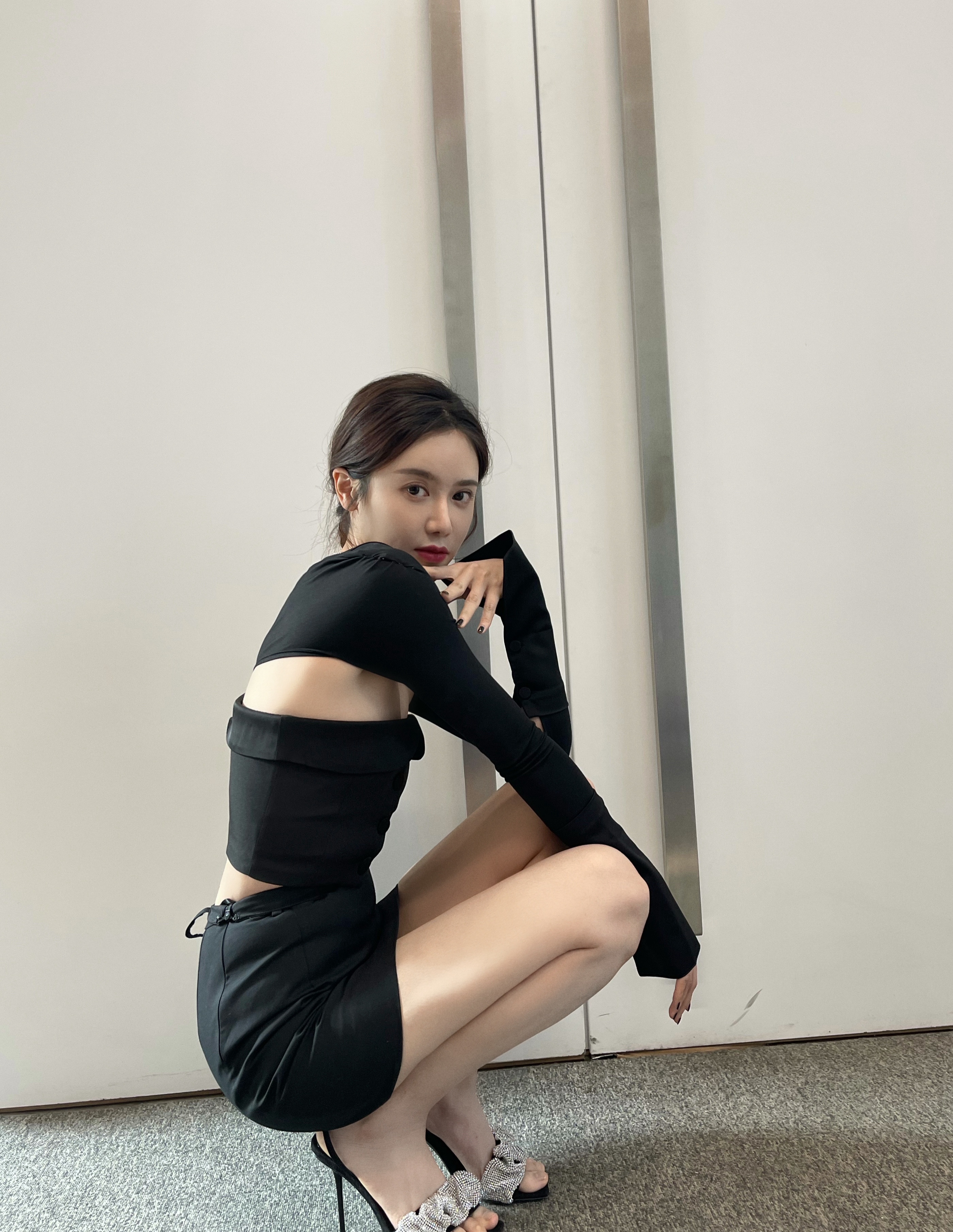 腾讯nba美女主播美娜,肤白貌美,好身材太火辣,篮球男球迷的女神