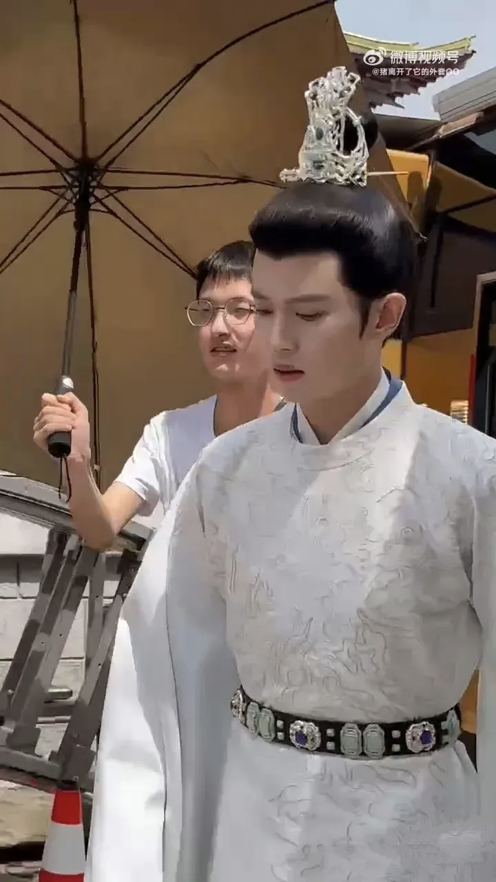 《流水迢迢》开机路透来啦 不得不说任嘉伦的古装还是一如既往的帅气