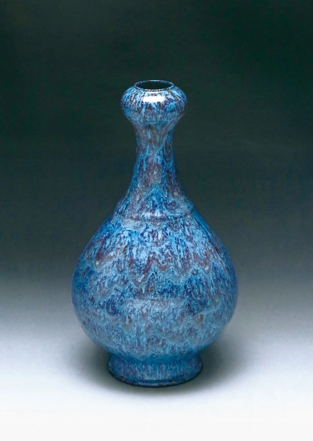 清雍正 仿汝天青釉弦纹蒜头瓶