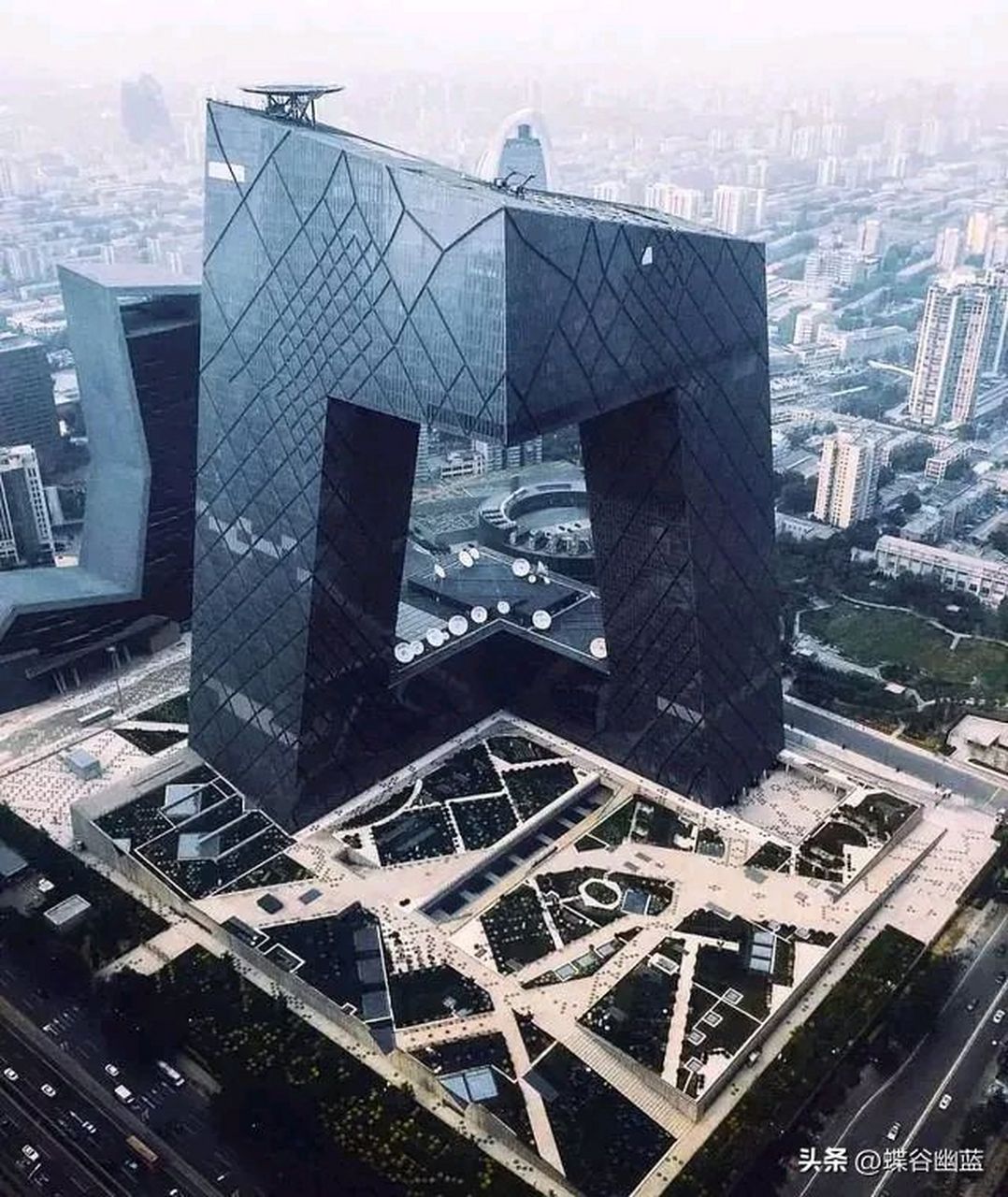 北京"大裤衩" 2.天津"津沽棒" 3.苏州"大秋裤" 4.南京"路由器" 5.