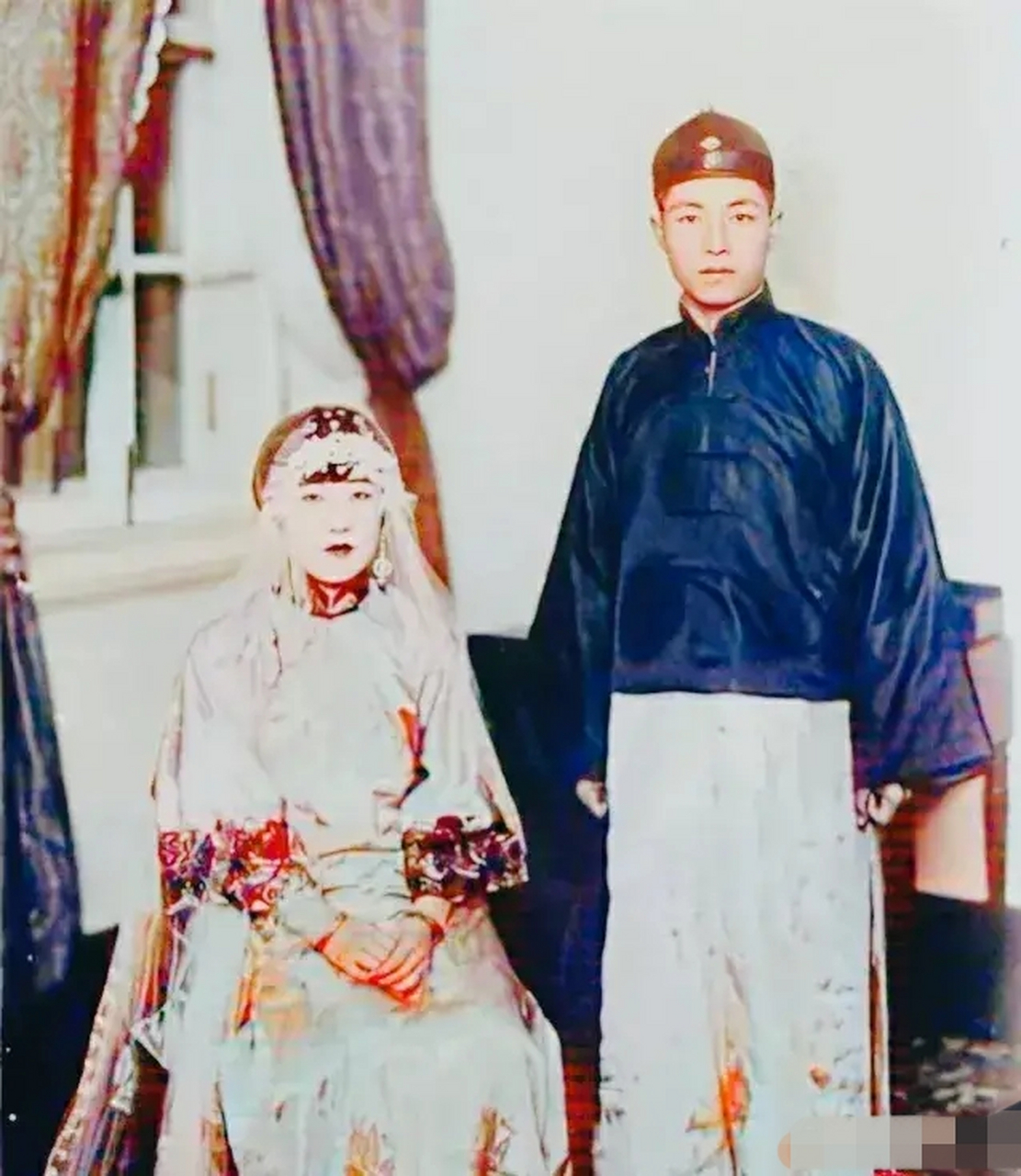 日本间谍川岛芳子和蒙古王子的一张罕见新婚照片.