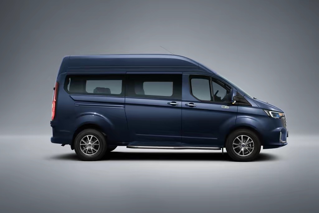 全新福特全顺t8上市:售价15.38万-34.78万元,2.3t 8at