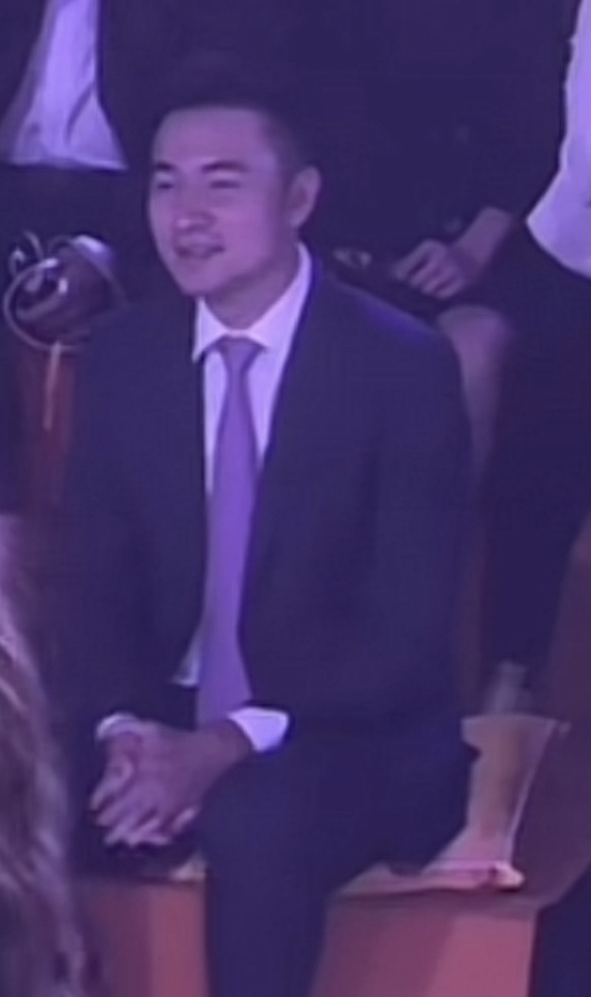 "甜心教主"王心凌深圳商演秒变演唱会,鸿荣源赖公子变迷弟!