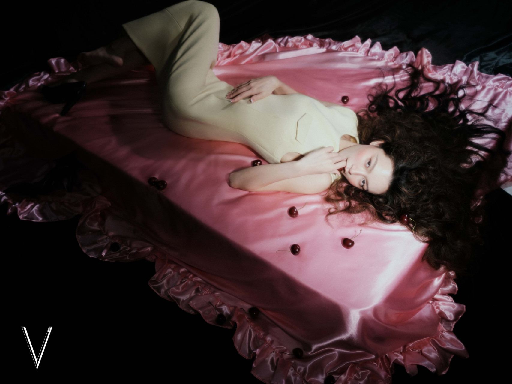 票房突破34亿,嫩模出道的文咏珊终于赶上好姐妹angelababy,连登时尚大