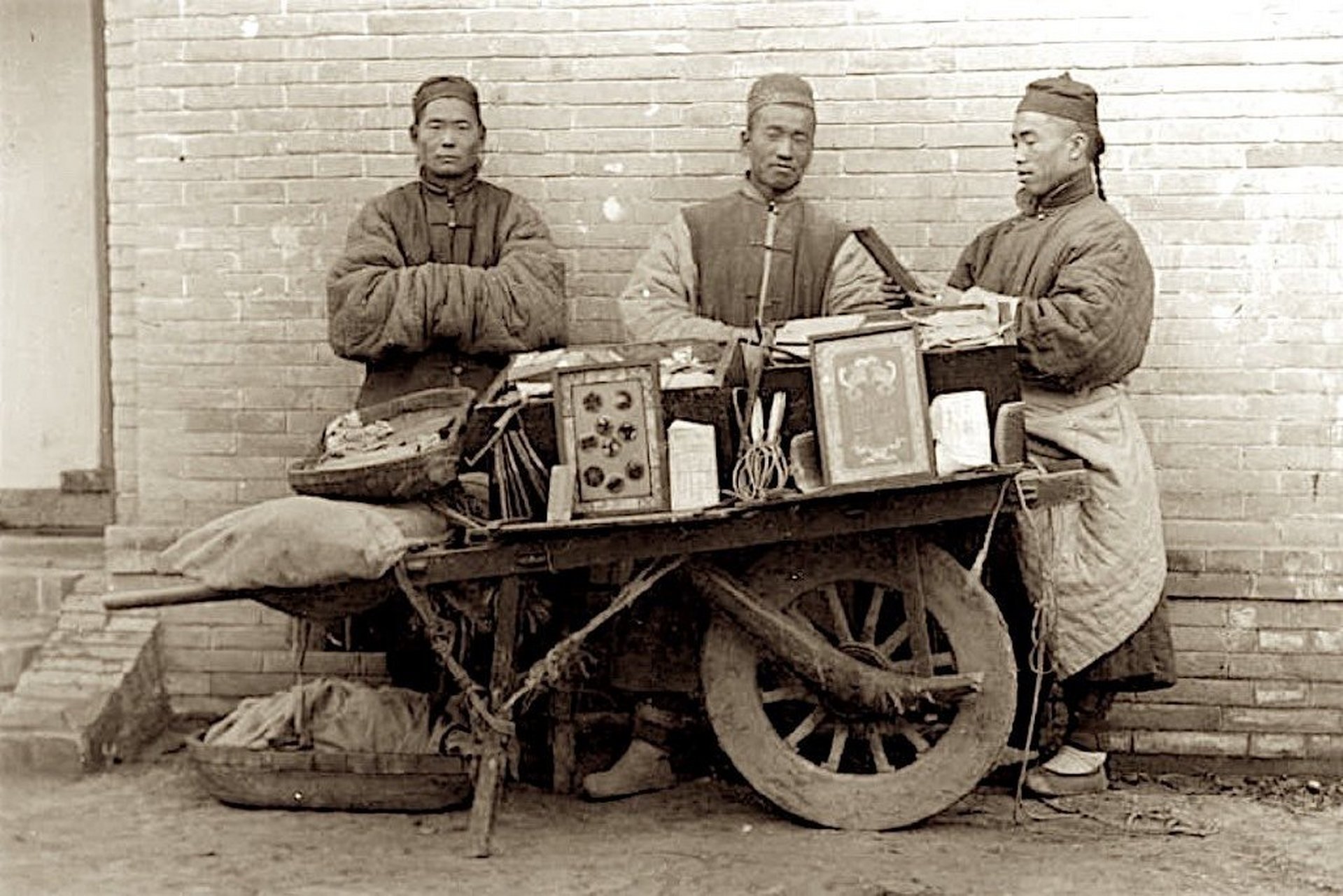 1890年拍摄的山东德州武城老照片,昔日武城百姓真实的社会生活场景.