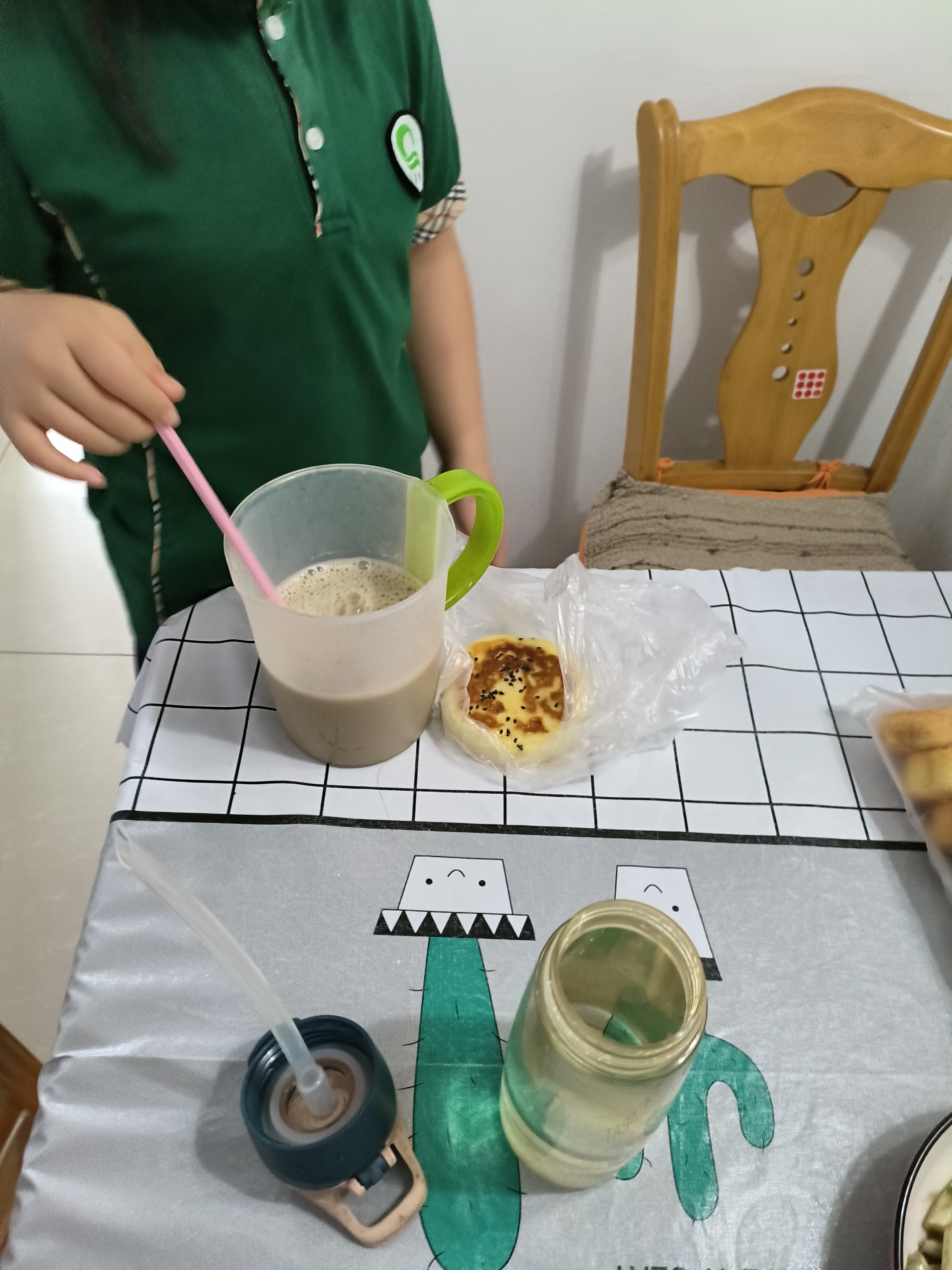 先浸泡一夜早上六点多再用豆浆机来煮味道不错以宸喝了满满一碗