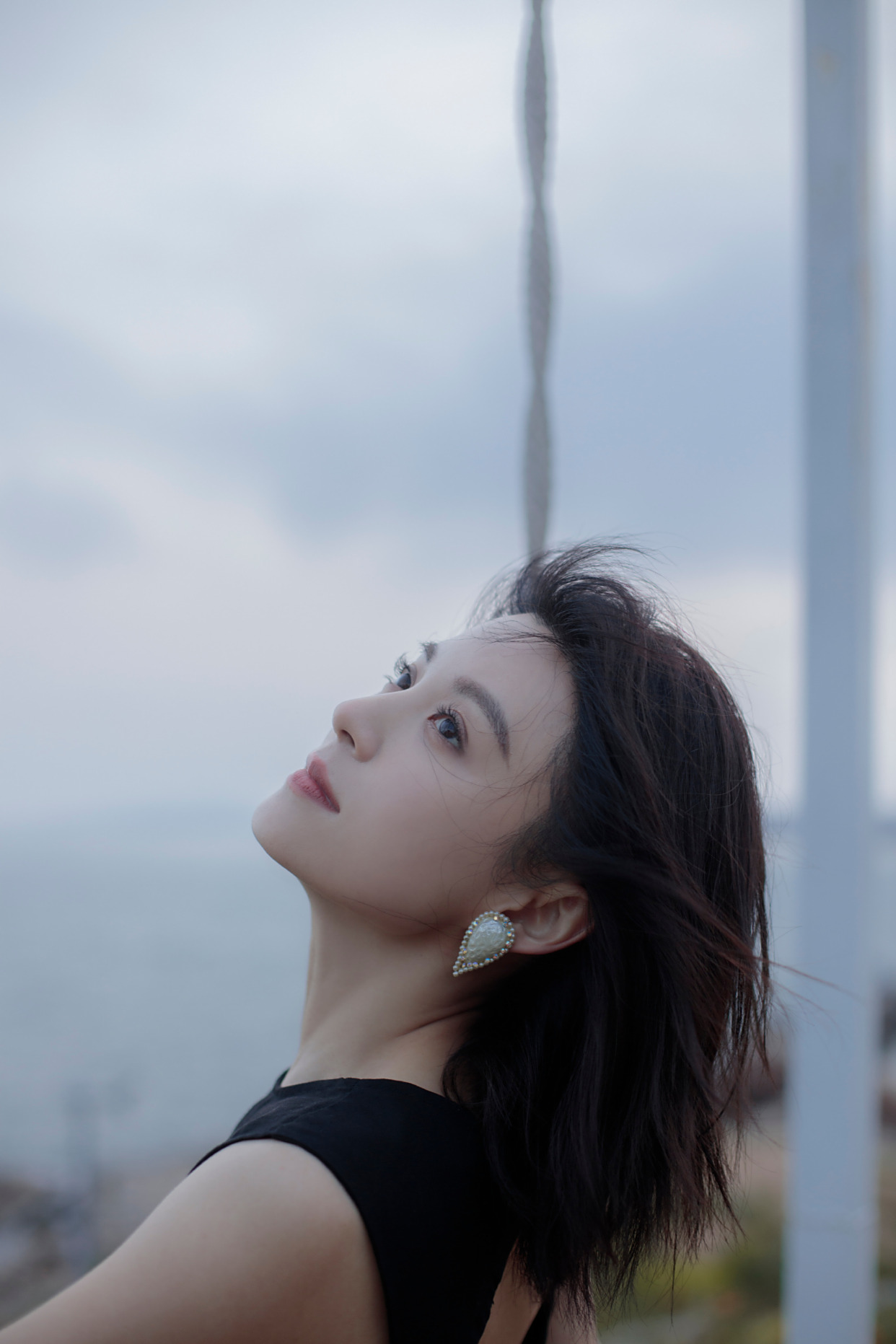 毛林林首支单曲《有个你》今日上线,发写真配合宣传