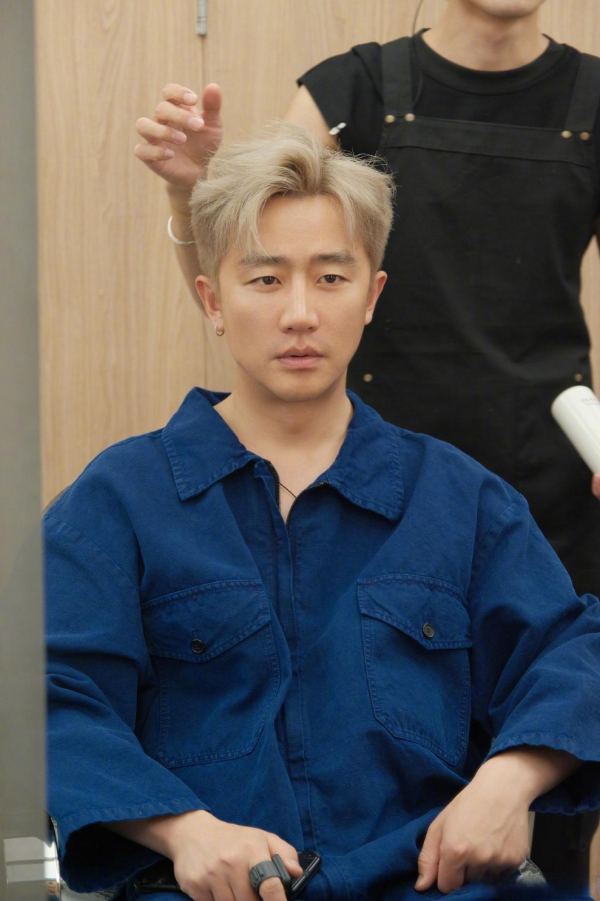 你喜欢黄轩的新发型吗?