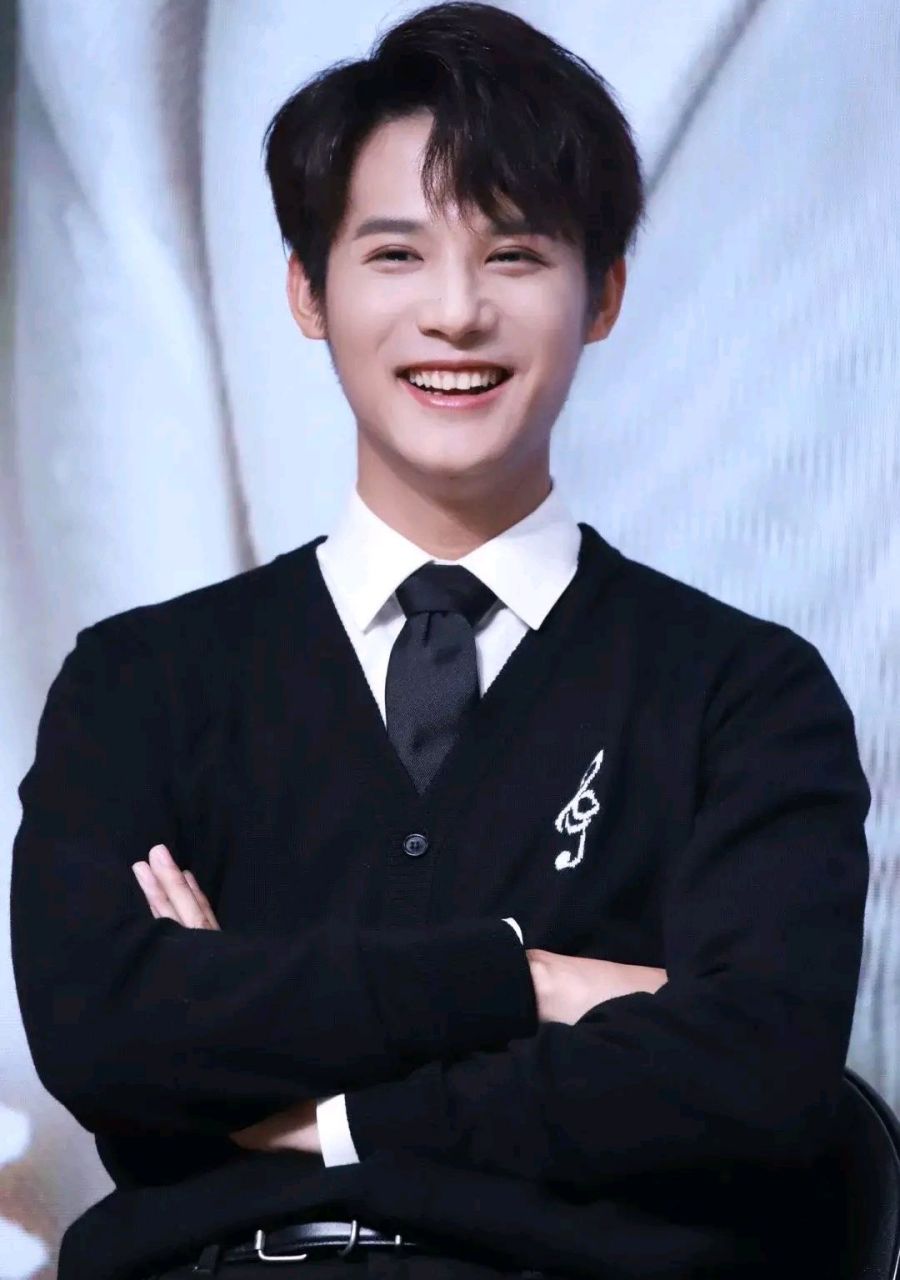 郑业成的笑真的好温暖,最后一张人间绝美,你最爱哪一张