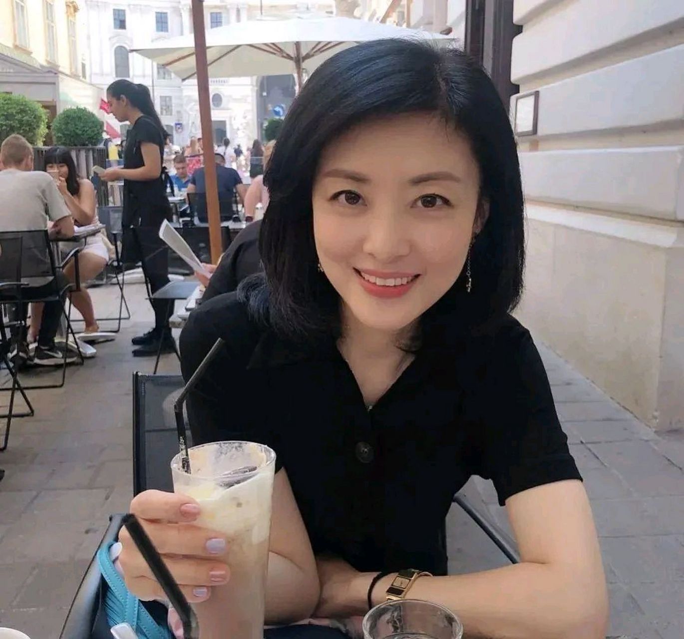 当年,知名主持人周涛下班回家,看见正在厨房忙碌的丈夫