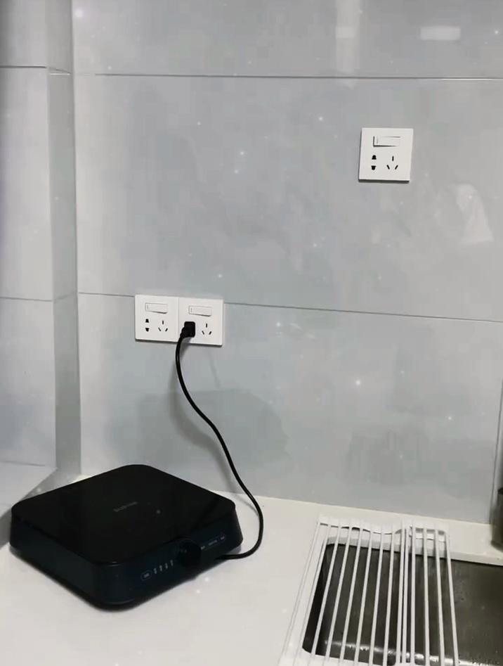 厨房插座带开关的,如果长时间做饭的地方,可以安装一个!