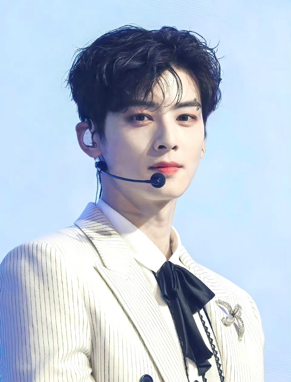 车银优最新露脸发现脸是肿了吧,跟以前的对比照发现是真的脸肉了很多.