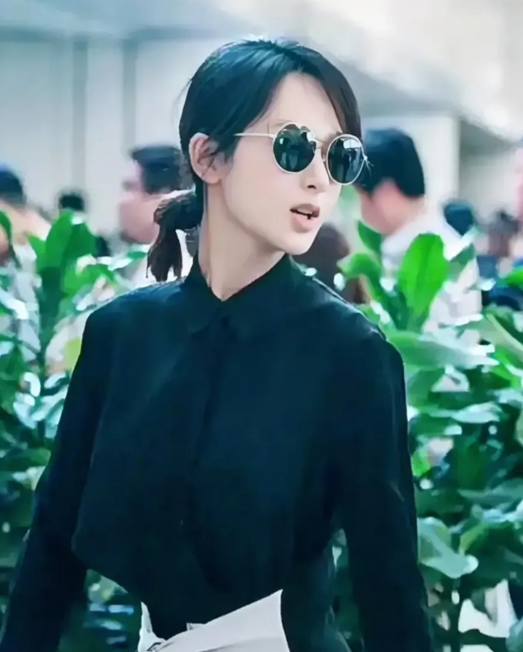 真没想到杨紫戴墨镜会这么酷!