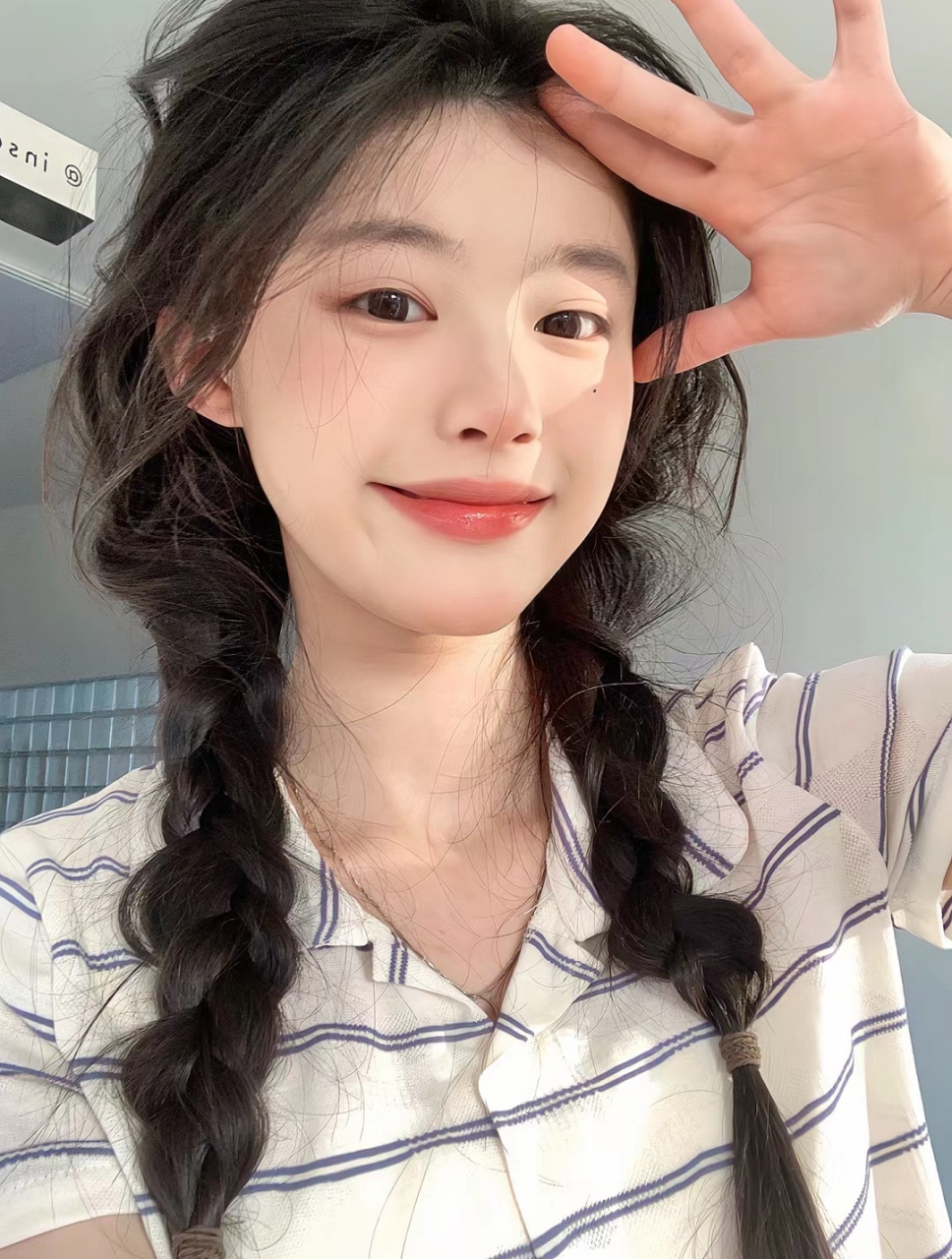 甜美搞怪女生居家自拍,和美女小姐姐一起学春季日常穿搭#美女# #时尚