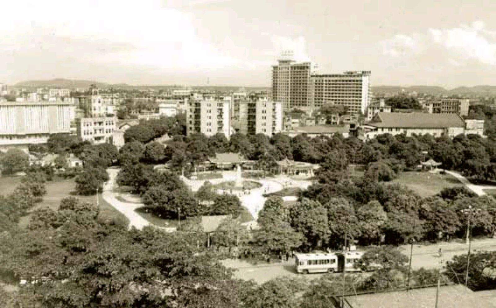 广西南宁老照片:80年代城市状况,生活场景!看看大家还认得不?