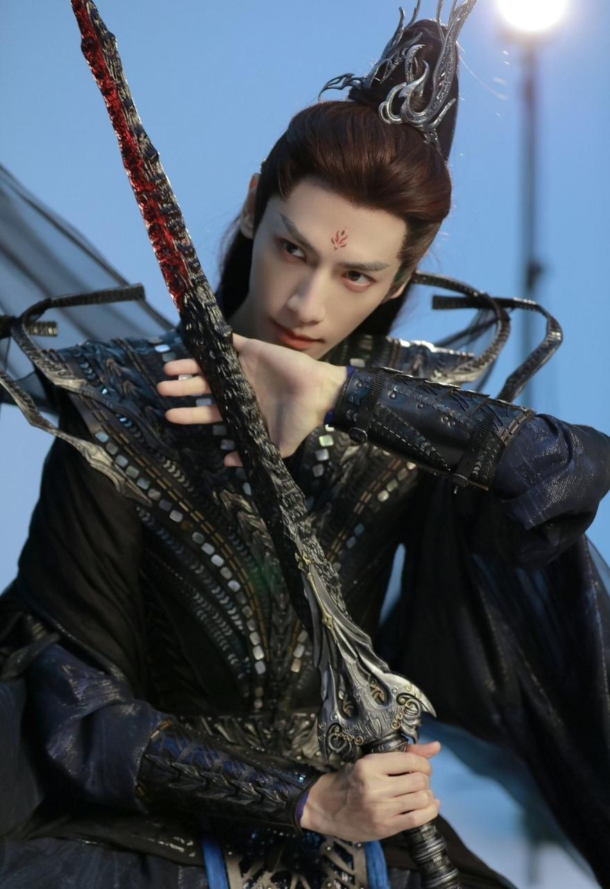 罗云熙 《长月烬明》剧照——罗云熙也太适合古装照了吧,[期待][期待