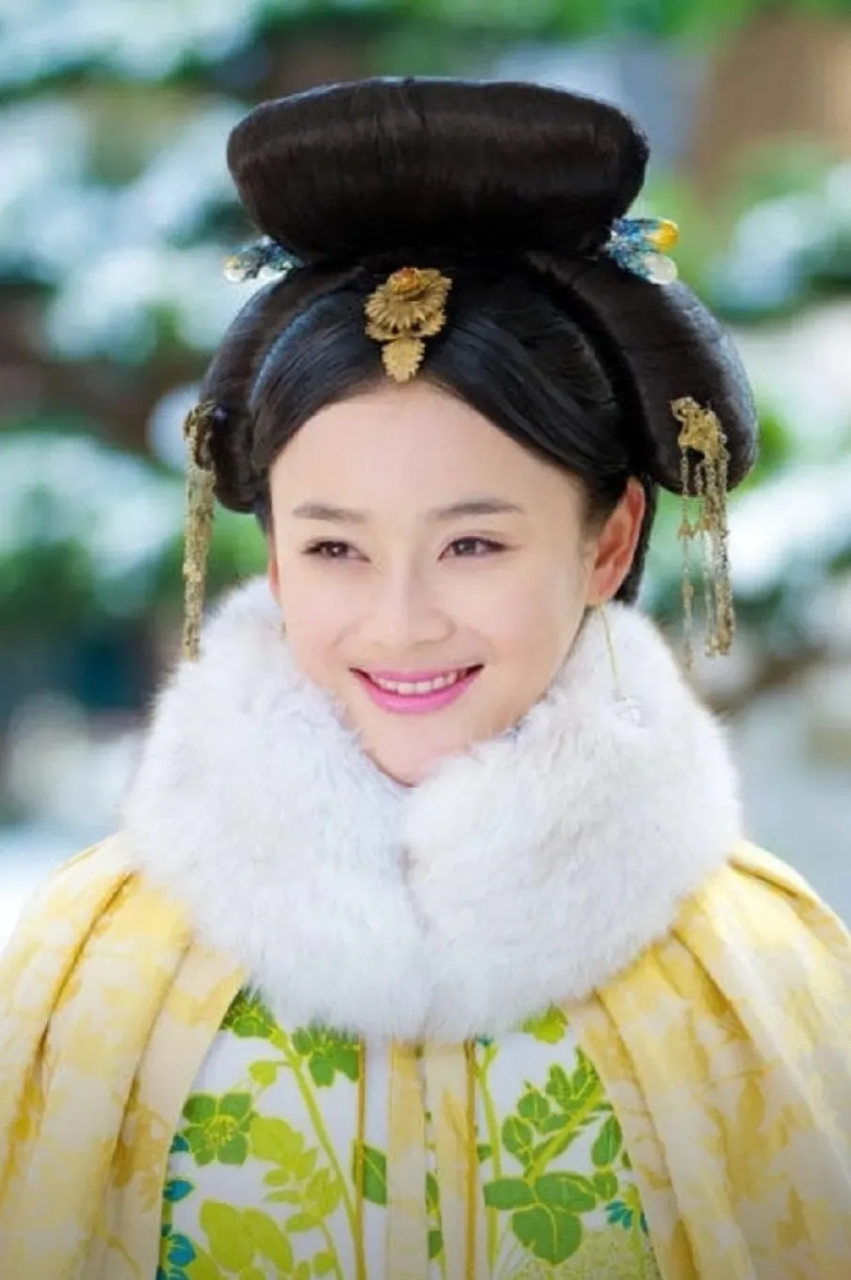 只看过袁姗姗的两部剧,第一部《山河恋,美人无泪》中,她饰演的大玉儿