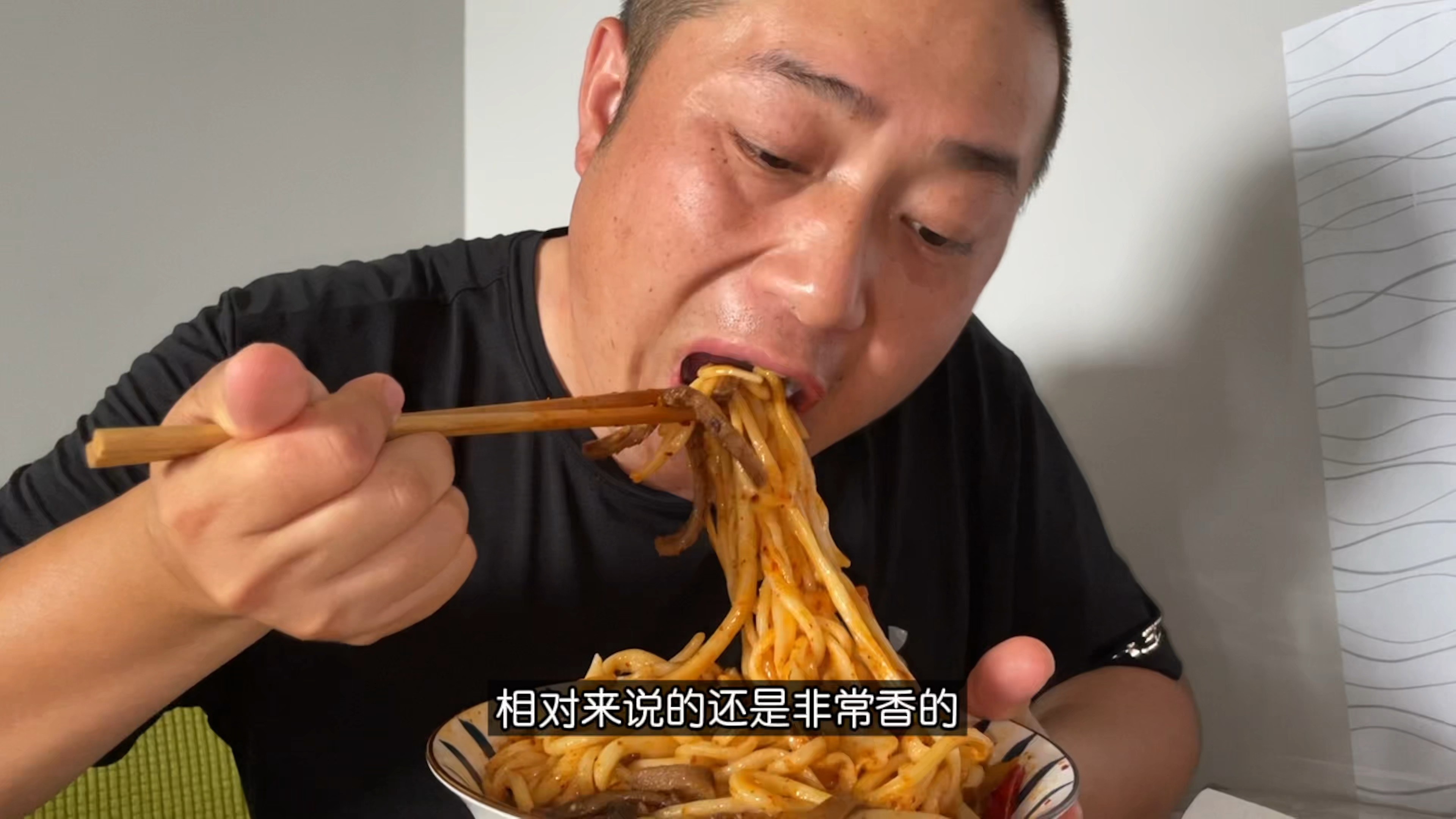 花40元羊肚子,做个肚丝拌面,加2个面吃6颗大蒜,一吃一大碗过瘾