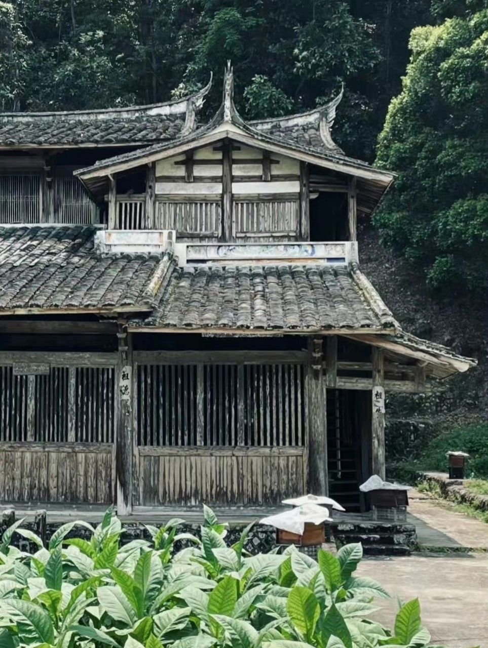 "  (这里没有大历史,只有古代工匠们的精工细作,对空间,结构拿捏的