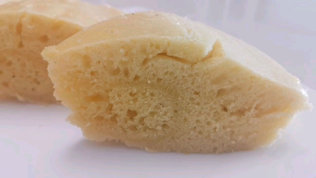 家庭蒸蛋糕的简易做法,300克蛋糕粉250克牛奶,简单一搅一次成功