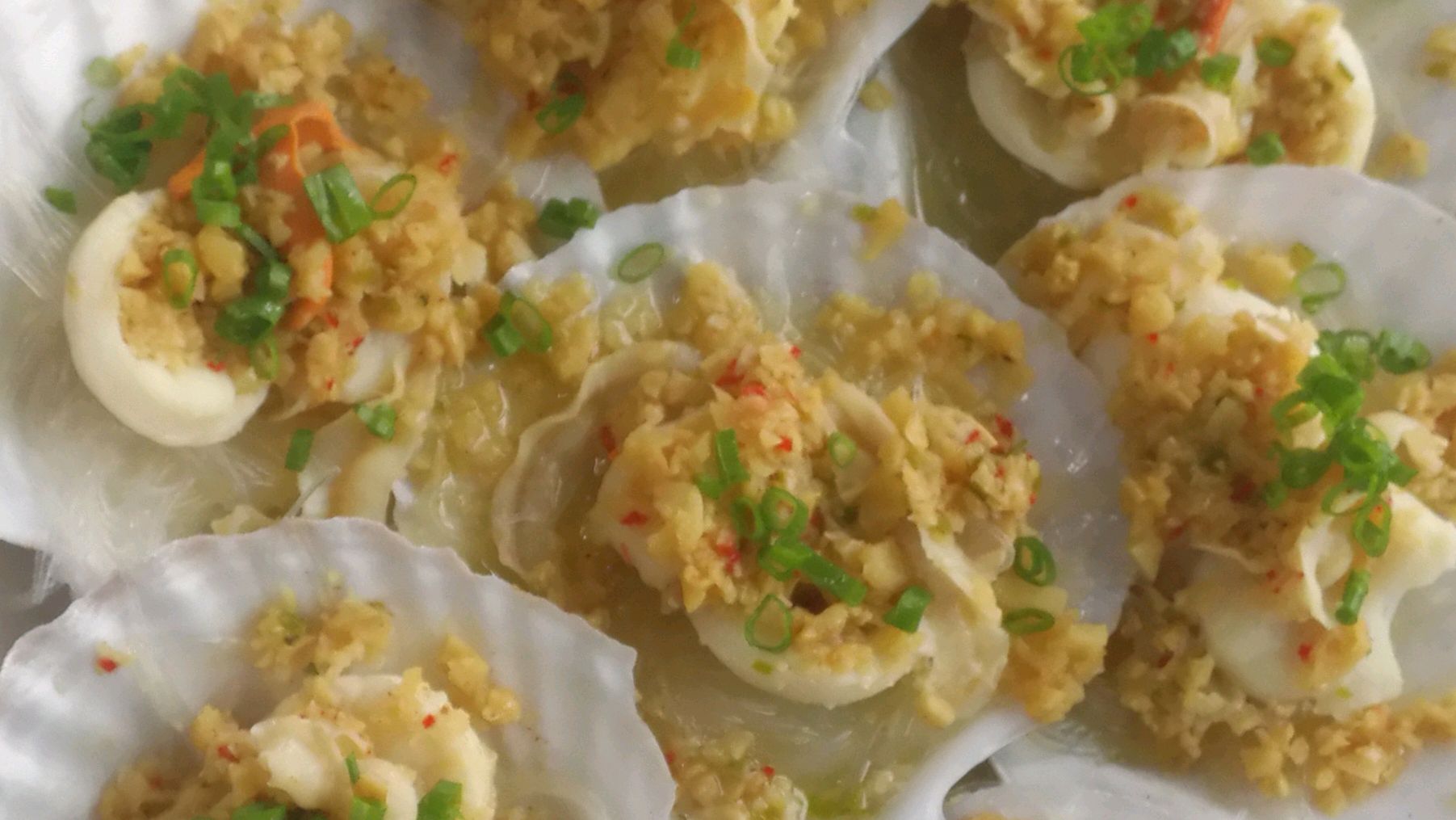 粤菜蒜蓉粉丝蒸元贝