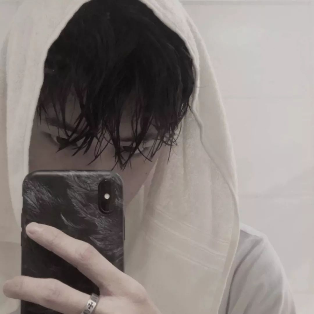 沉迷于其中无法自拔—超个性酷飒男士微信头像